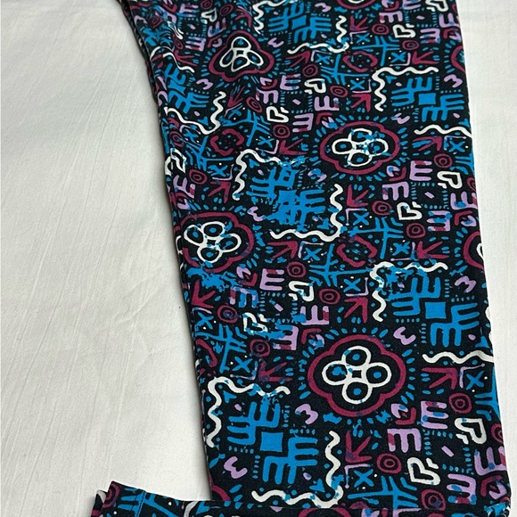 LuLaRoe Tall & Curvy Leggings - Picture 2 of 5